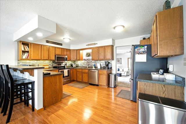 120 12th Ave NE, Oelwein, IA 50662