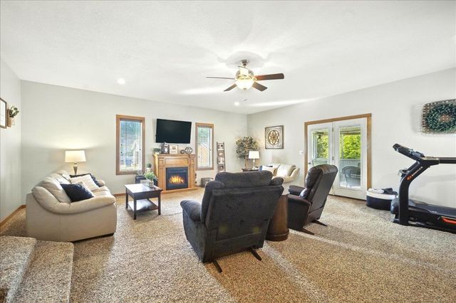 120 12th Ave NE, Oelwein, IA 50662