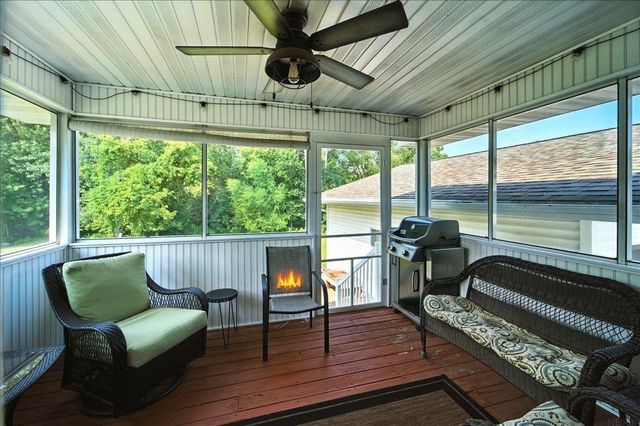 120 12th Ave NE, Oelwein, IA 50662