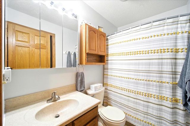 120 12th Ave NE, Oelwein, IA 50662