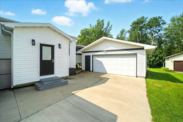 120 12th Ave NE, Oelwein, IA 50662