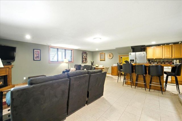 120 12th Ave NE, Oelwein, IA 50662