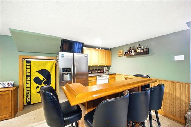 120 12th Ave NE, Oelwein, IA 50662