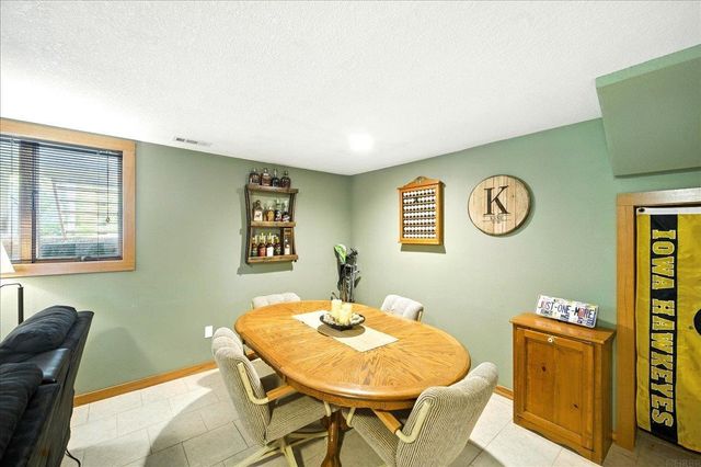 120 12th Ave NE, Oelwein, IA 50662