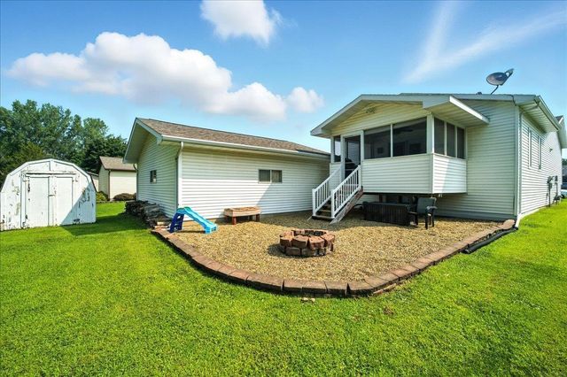 120 12th Ave NE, Oelwein, IA 50662