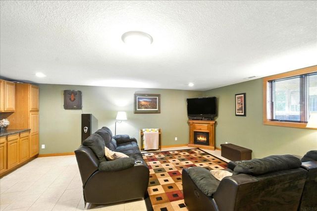 120 12th Ave NE, Oelwein, IA 50662