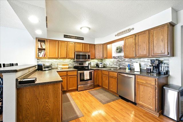 120 12th Ave NE, Oelwein, IA 50662