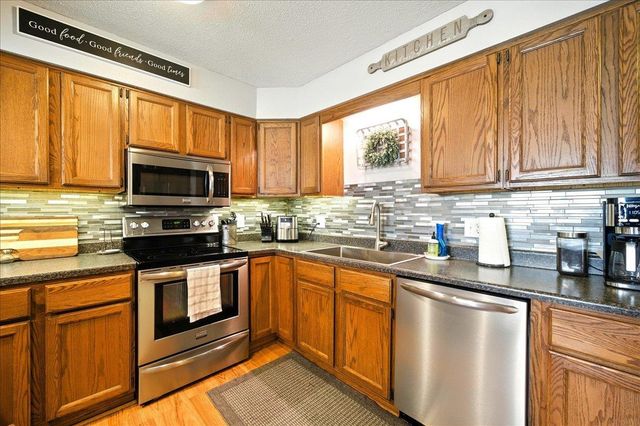 120 12th Ave NE, Oelwein, IA 50662