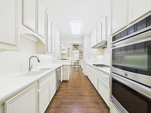 7608 Del Monte Drive, Houston, TX 77063