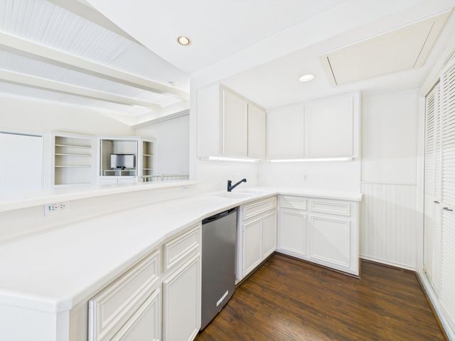 7608 Del Monte Drive, Houston, TX 77063