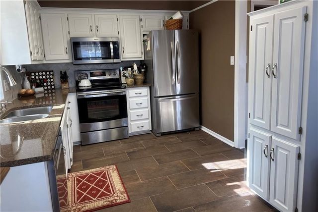 729 SE Claremont Street, Lee's Summit, MO 64063