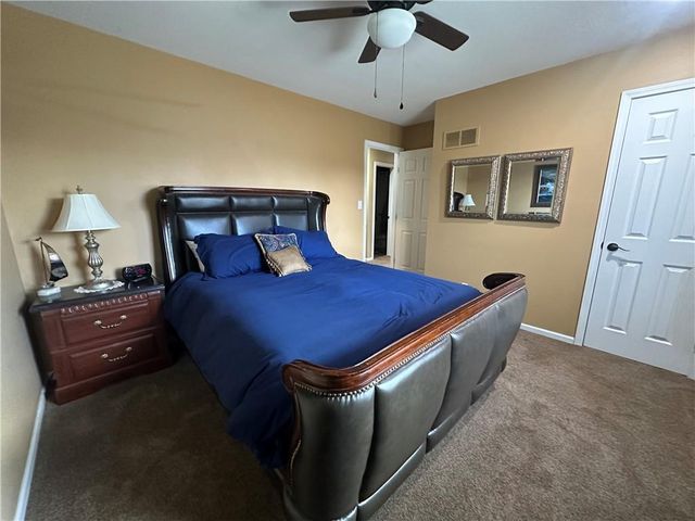 729 SE Claremont Street, Lee's Summit, MO 64063