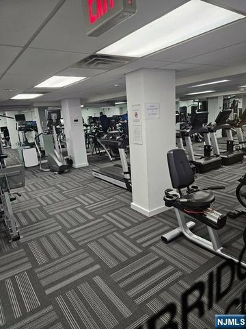 2200 N Central Road 2V, Fort Lee, NJ 07024