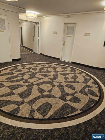 2200 N Central Road 2V, Fort Lee, NJ 07024