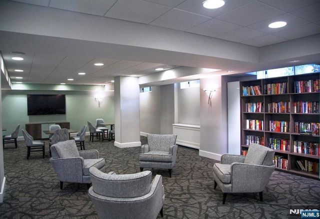 2200 N Central Road 2V, Fort Lee, NJ 07024