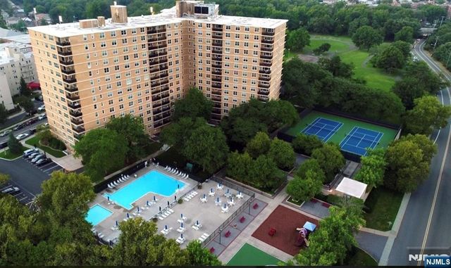 2200 N Central Road 2V, Fort Lee, NJ 07024