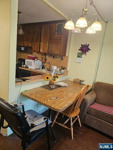 2200 N Central Road 2V, Fort Lee, NJ 07024