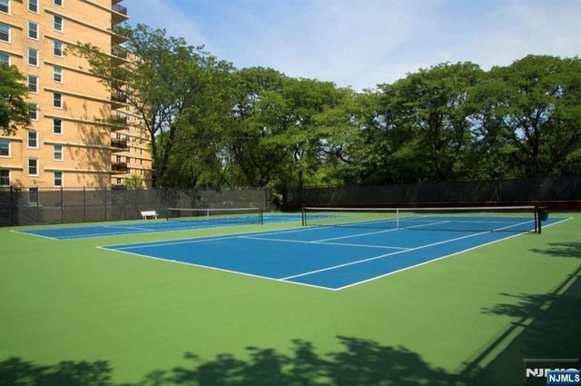 2200 N Central Road 2V, Fort Lee, NJ 07024