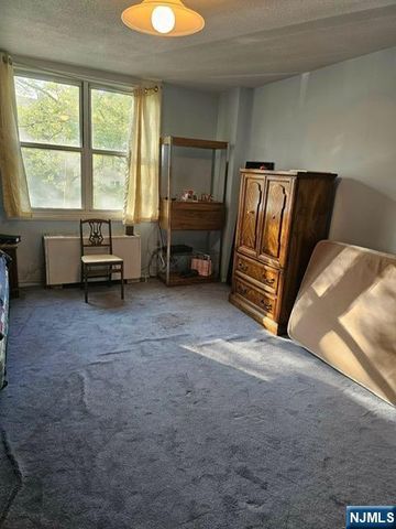 2200 N Central Road 2V, Fort Lee, NJ 07024