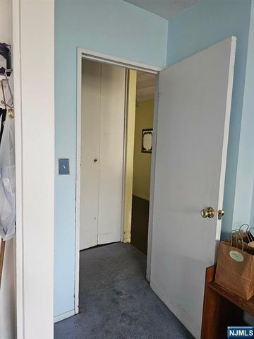 2200 N Central Road 2V, Fort Lee, NJ 07024