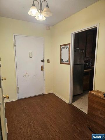 2200 N Central Road 2V, Fort Lee, NJ 07024
