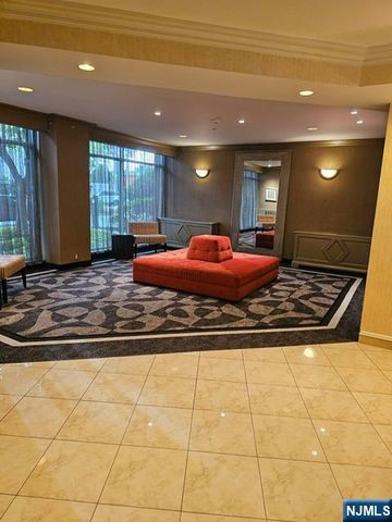 2200 N Central Road 2V, Fort Lee, NJ 07024