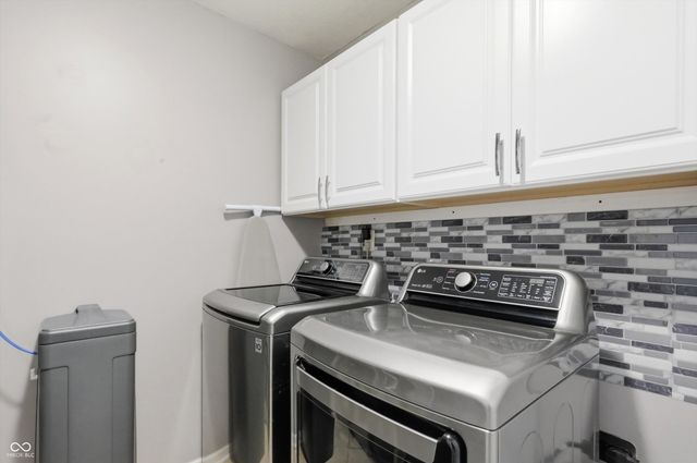 541 E Pine Ridge Drive, Westfield, IN 46074
