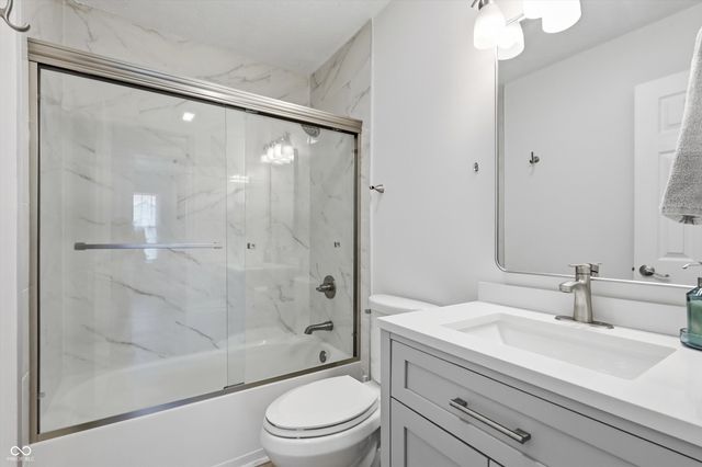 541 E Pine Ridge Drive, Westfield, IN 46074