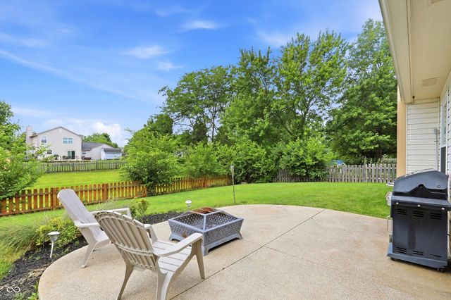 541 E Pine Ridge Drive, Westfield, IN 46074