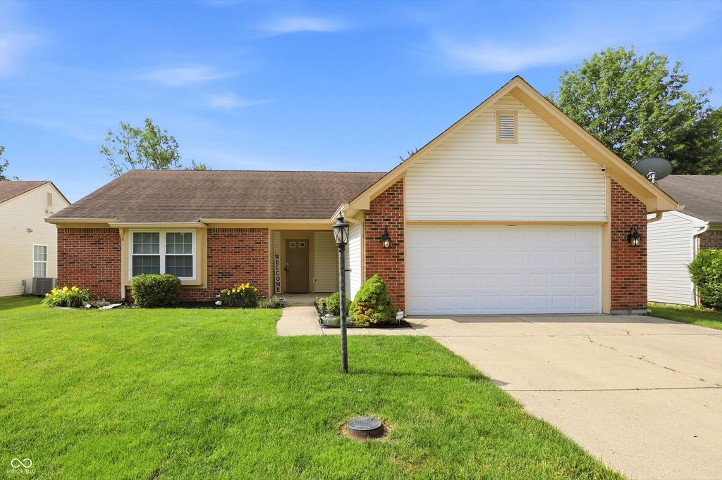 541 E Pine Ridge Drive, Westfield, IN 46074