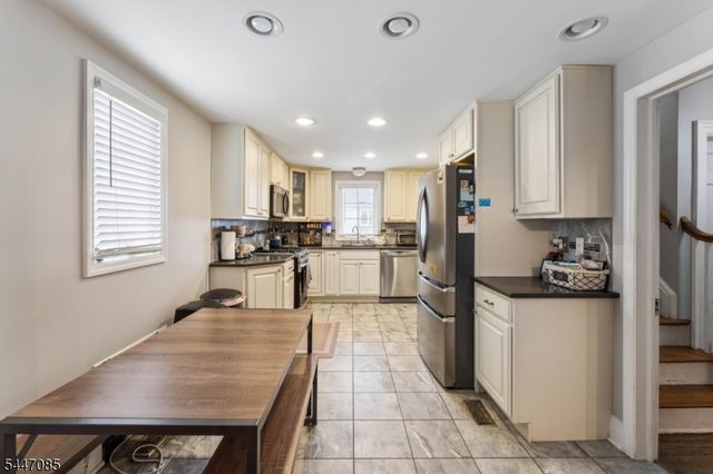 111 Yale Ter, Linden City, NJ 07036