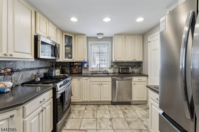 111 Yale Ter, Linden City, NJ 07036
