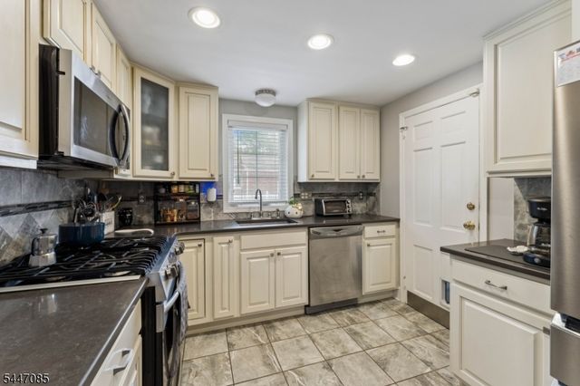 111 Yale Ter, Linden City, NJ 07036