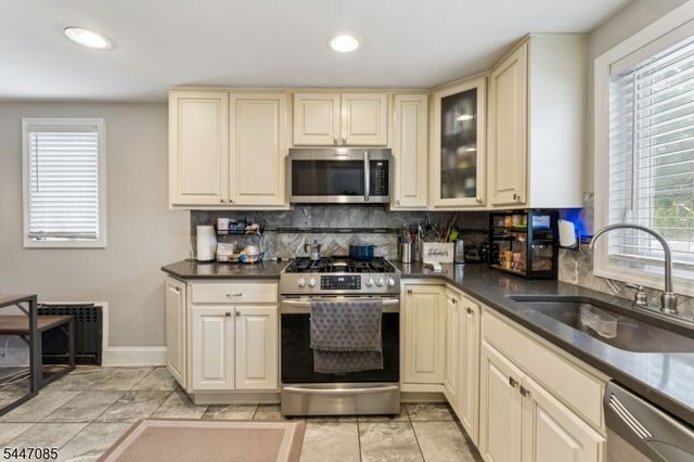 111 Yale Ter, Linden City, NJ 07036