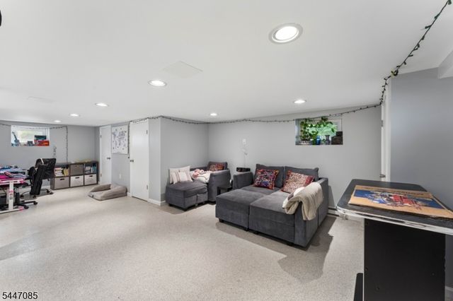 111 Yale Ter, Linden City, NJ 07036