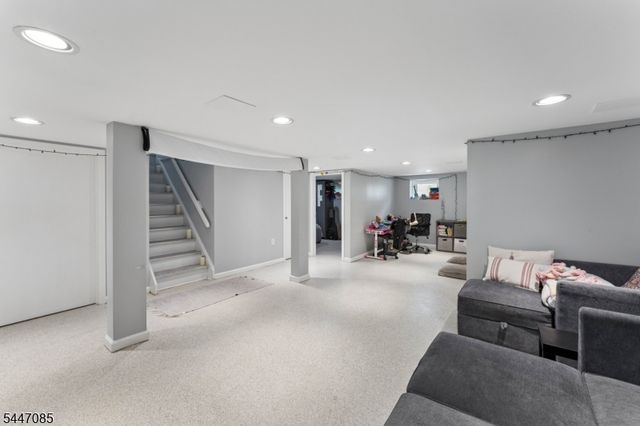 111 Yale Ter, Linden City, NJ 07036