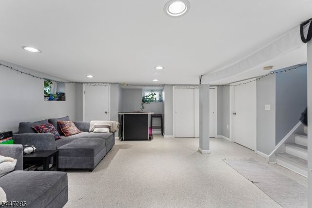 111 Yale Ter, Linden City, NJ 07036