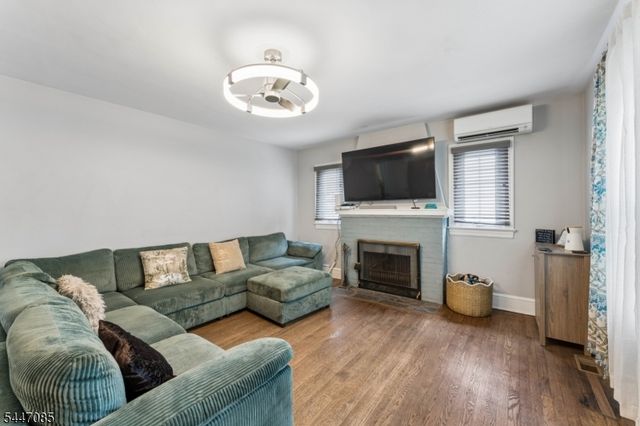 111 Yale Ter, Linden City, NJ 07036