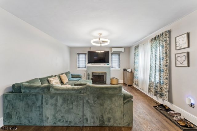 111 Yale Ter, Linden City, NJ 07036