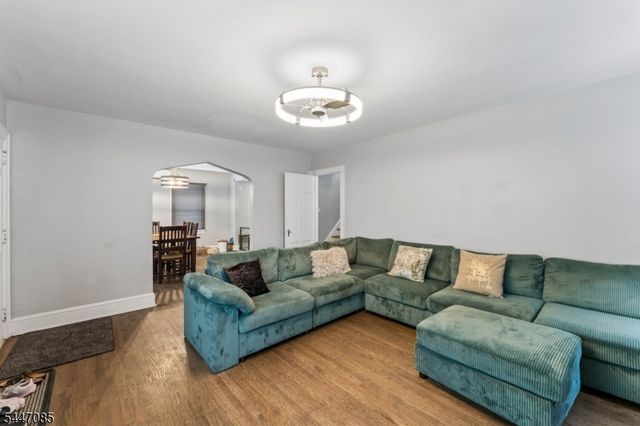 111 Yale Ter, Linden City, NJ 07036