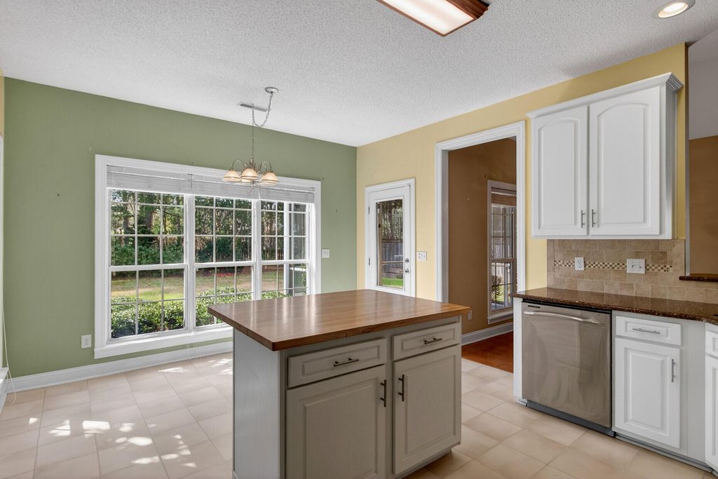 Image 15 of property listing at 18 Muirfield Village Court, Summerville, SC 29483