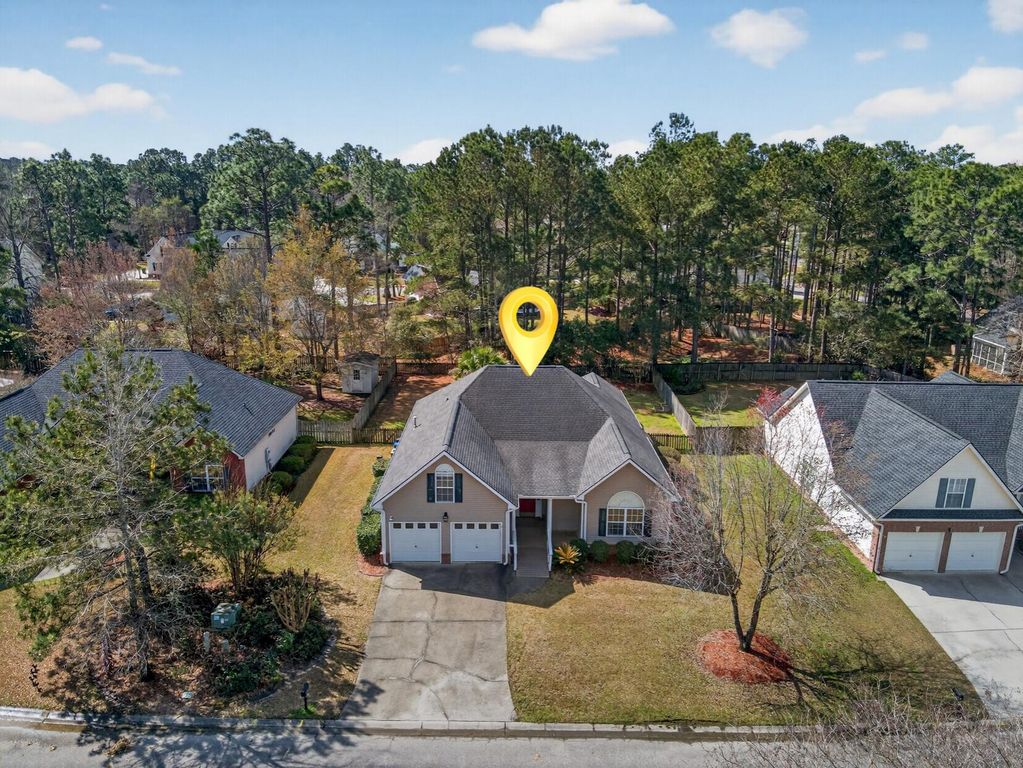 Image 2 of property listing at 18 Muirfield Village Court, Summerville, SC 29483