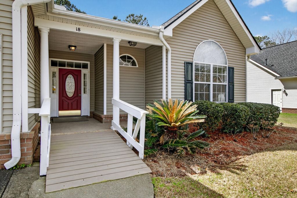 Image 3 of property listing at 18 Muirfield Village Court, Summerville, SC 29483