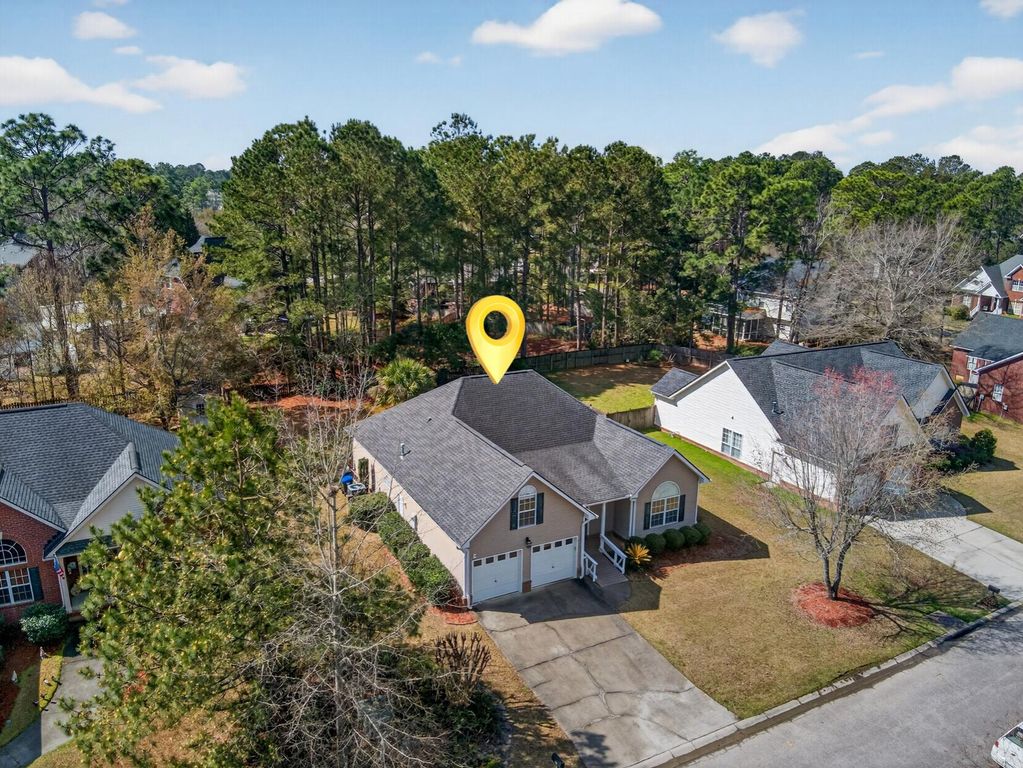 Image 41 of property listing at 18 Muirfield Village Court, Summerville, SC 29483