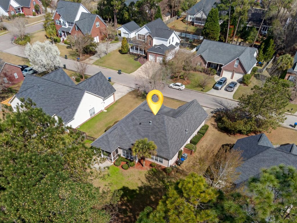 Image 43 of property listing at 18 Muirfield Village Court, Summerville, SC 29483