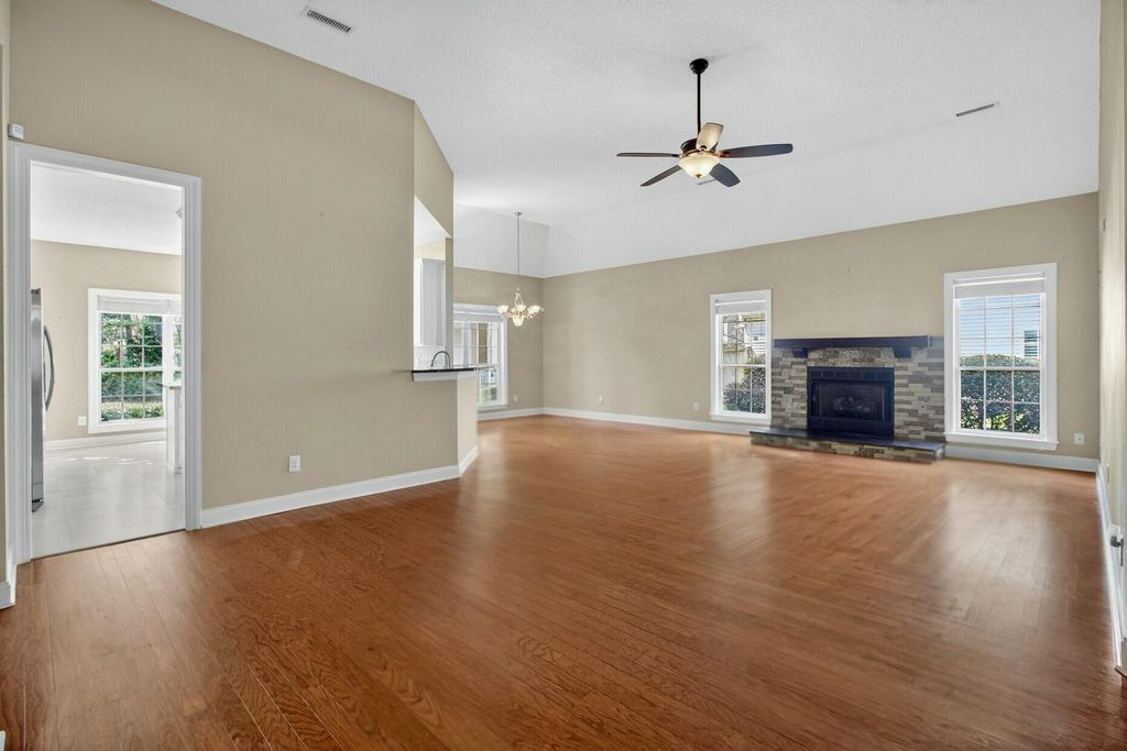 Image 6 of property listing at 18 Muirfield Village Court, Summerville, SC 29483