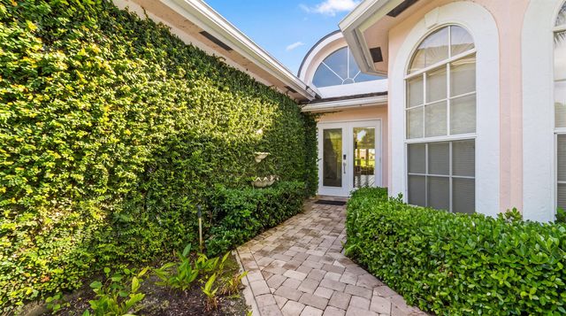2443 Muir Circle, Wellington, FL 33414