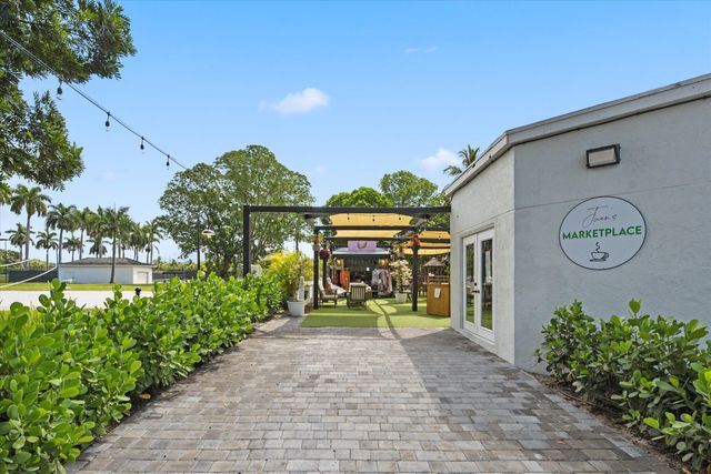 2443 Muir Circle, Wellington, FL 33414