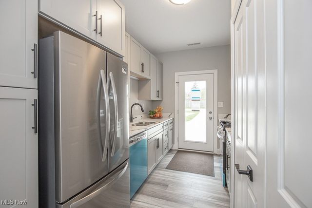 3220 Van Aken Boulevard, Shaker Heights, OH 44120