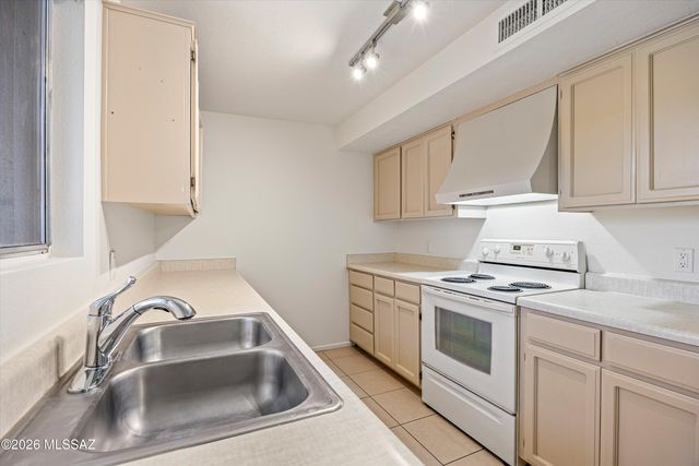 4302 E Fort Lowell Road, Tucson, AZ 85712